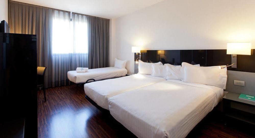 Hotel Ciudad De Мостолес Экстерьер фото